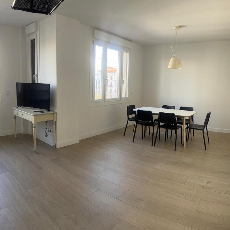 Apartaments Plaza Príncipe Viana - Apartment - 11