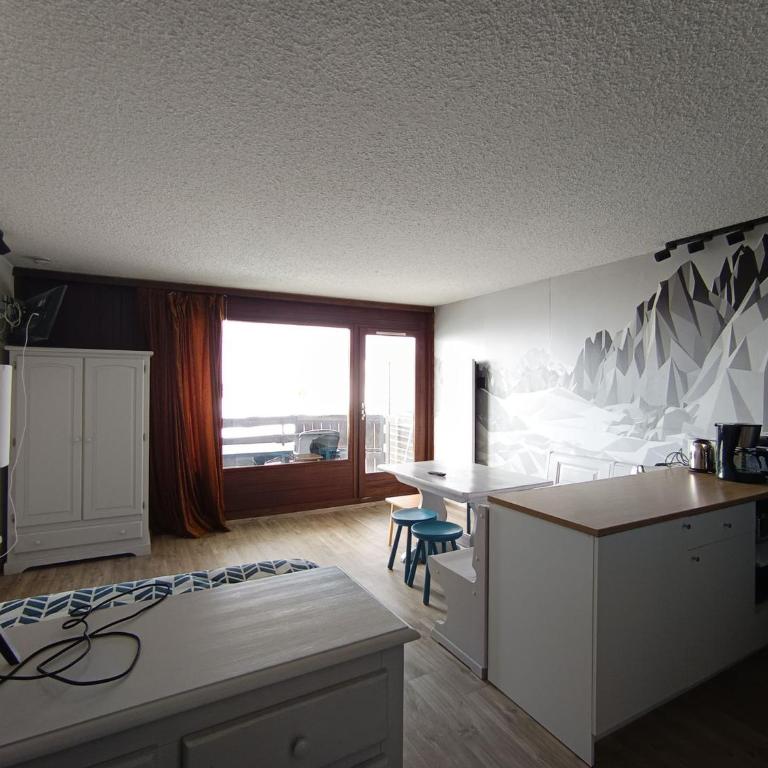 Appartement rénové avec balcon et parking, vue sur pistes - FR-1-445-156 - Studio - 3