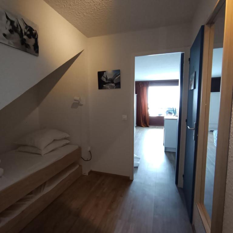 Appartement rénové avec balcon et parking, vue sur pistes - FR-1-445-156 - Studio - 6
