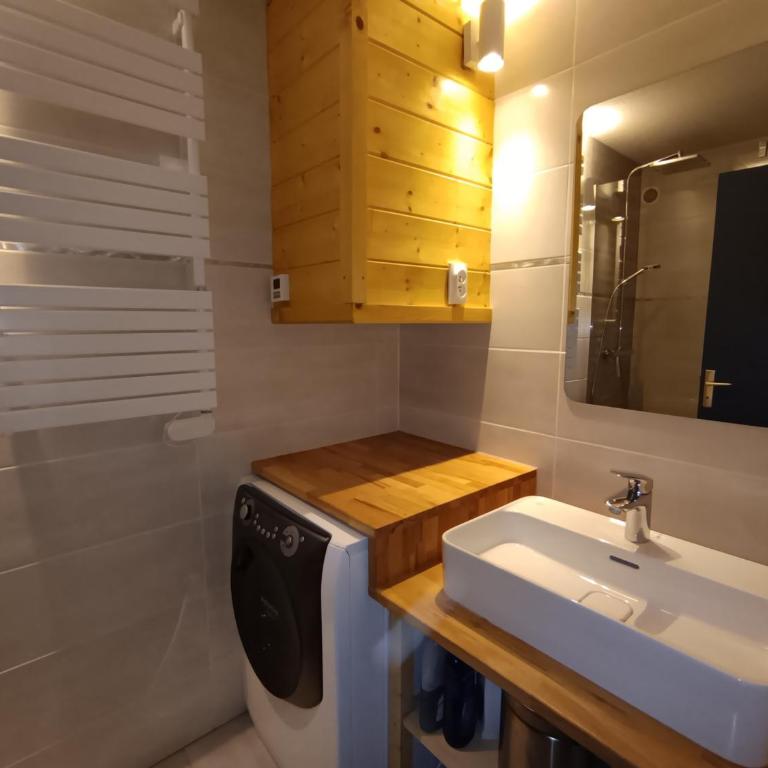 Appartement rénové avec balcon et parking, vue sur pistes - FR-1-445-156 - Studio - 7