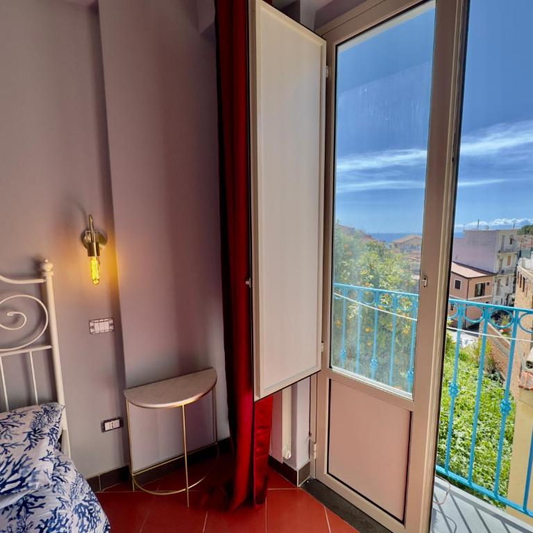 Taorminas Sun Central Boutique Guesthouse & Suites - Camera Queen con Vista Giardino - 4