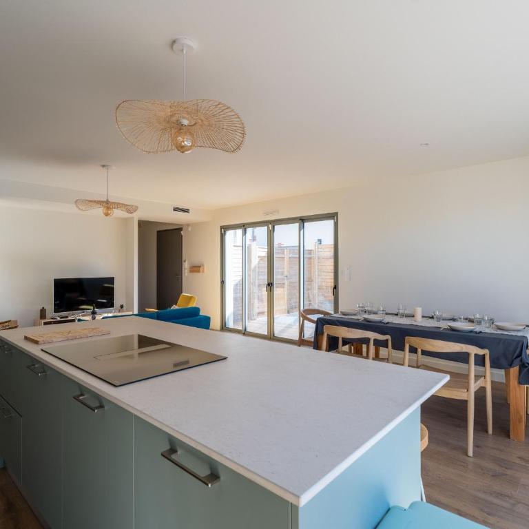 Maison neuve proche océan, terrasse, parking, 8 pers - FR-1-319-585 - Maison de Vacances - 12
