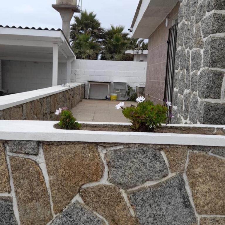 Casa a metros de Playa Principal - Three-Bedroom House - 2