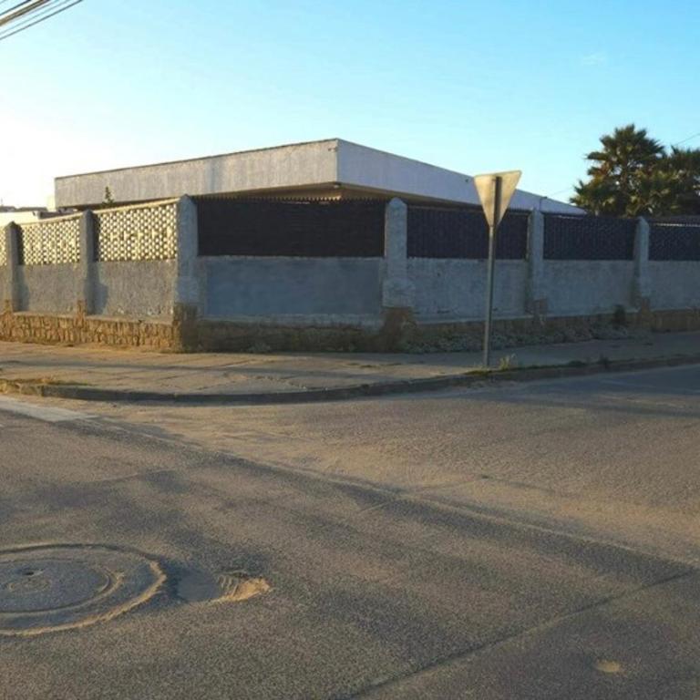 Casa a metros de Playa Principal - Three-Bedroom House - 14