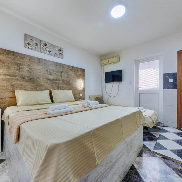 Studio Apartments S - Studio with Mountain View - 1