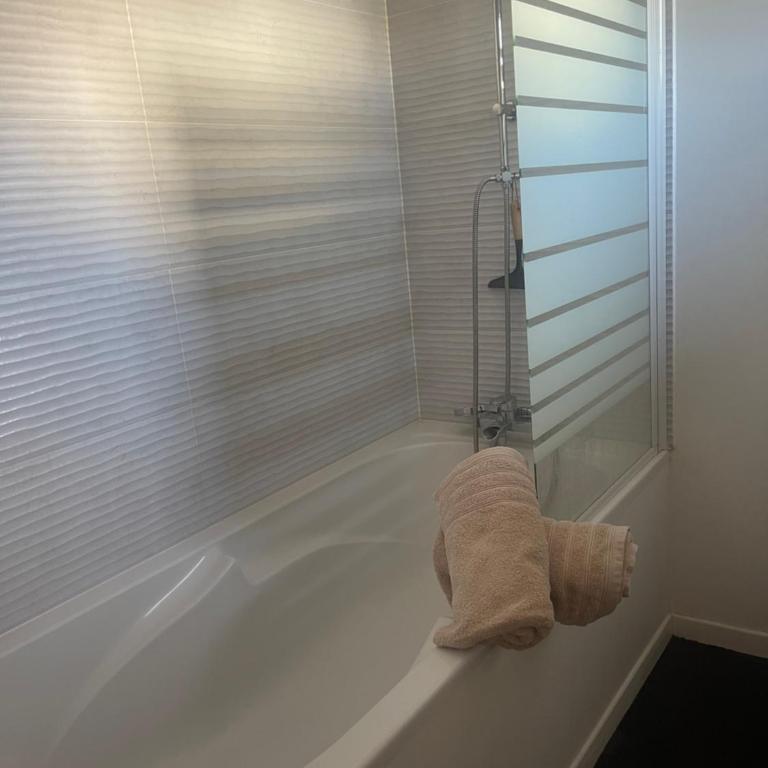 Chambre d'Hôtes la Familia - Chambre Double avec Salle de Bains Privative - 3