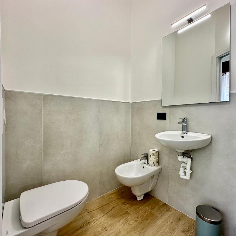 Opera Suites - Economy Double Room - 4