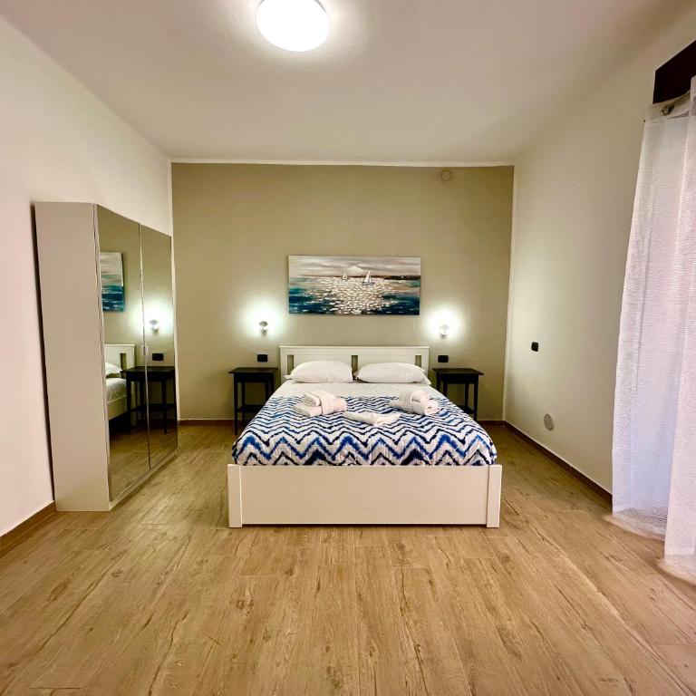Opera Suites - Deluxe Double Room with Balcony - 2