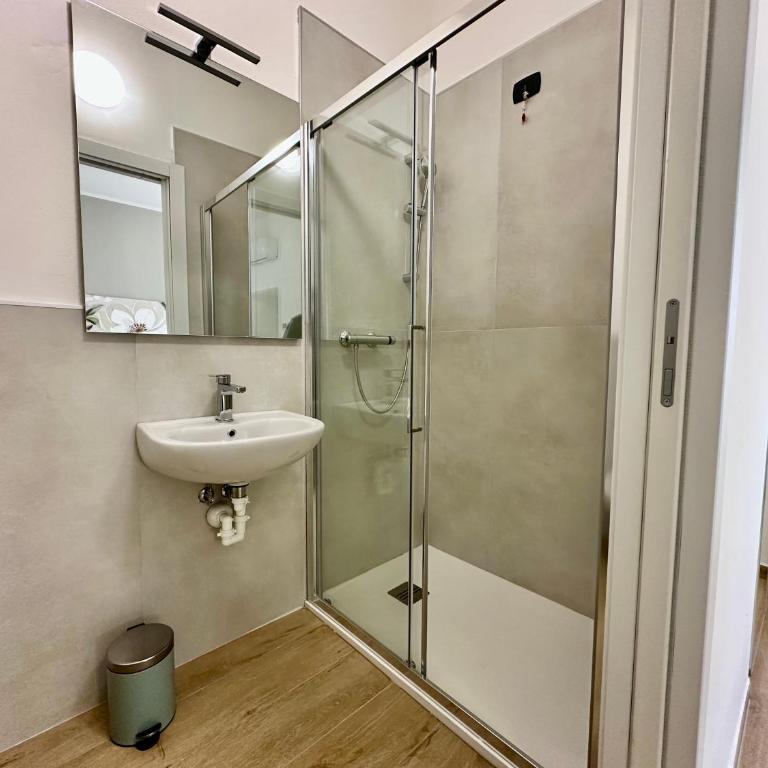 Opera Suites - Deluxe Double Room - 1