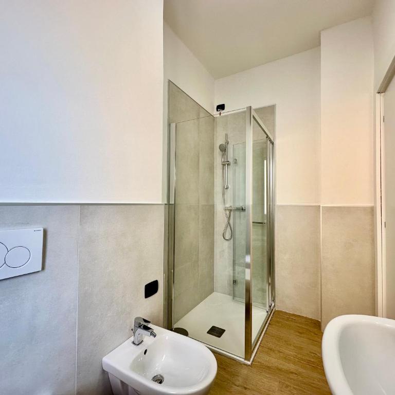 Opera Suites - Deluxe Double Room with Balcony - 5