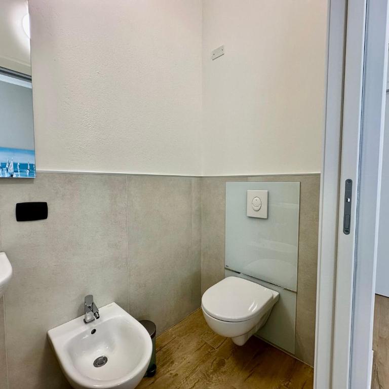 Opera Suites - Deluxe Double Room - 4