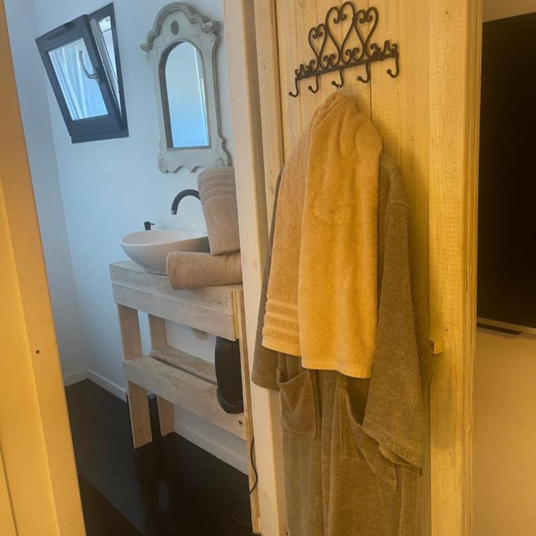 Chambre d'Hôtes la Familia - Chambre Double avec Salle de Bains Privative - 7