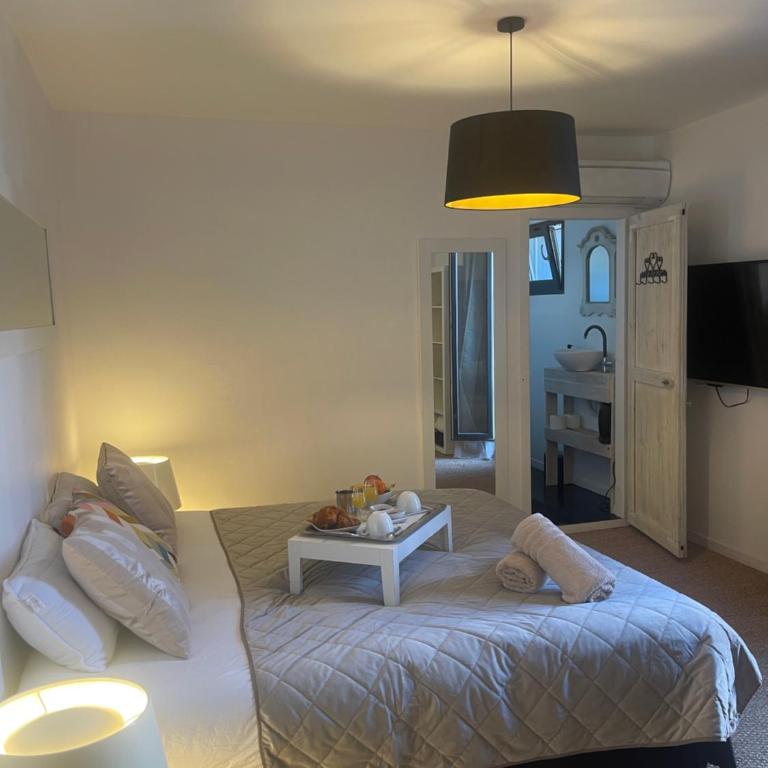 Chambre d'Hôtes la Familia - Chambre Double avec Salle de Bains Privative - 8