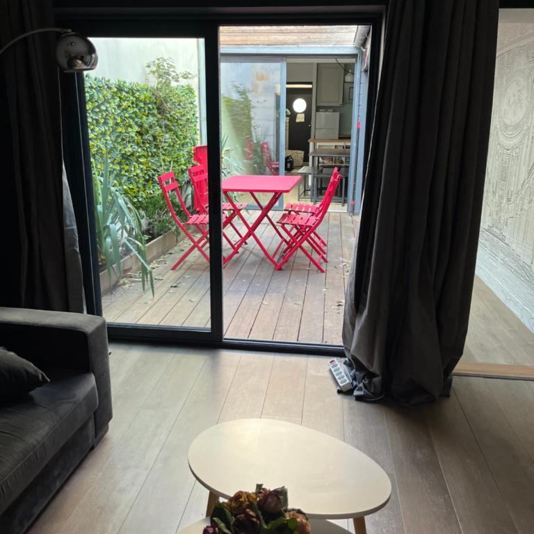 Grand duplex centre historique - Three-Bedroom Apartment with Balcony - 3