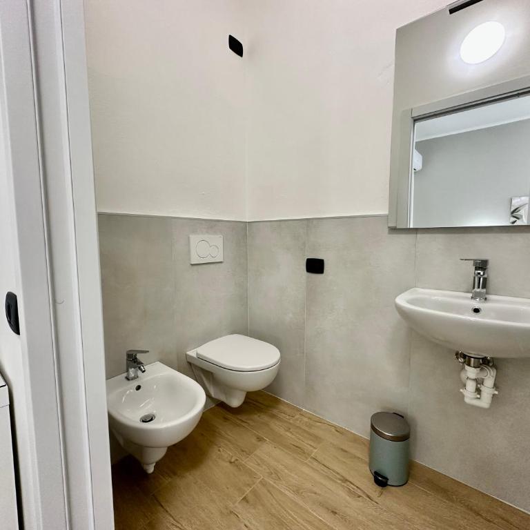 Opera Suites - Deluxe Double Room - 5