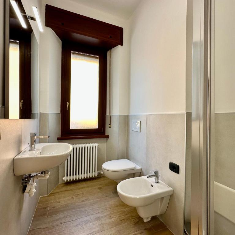 Opera Suites - Deluxe Double Room with Balcony - 6