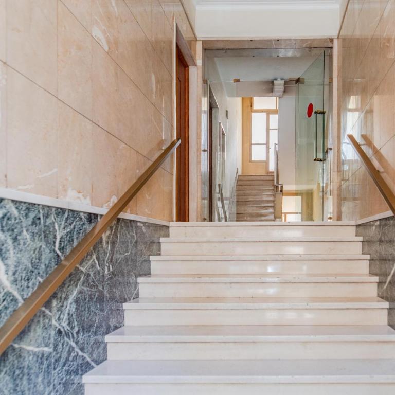 Bright and Central Flat - Metro & Station Nearby - Appartamento con 2 Camere da Letto - 40