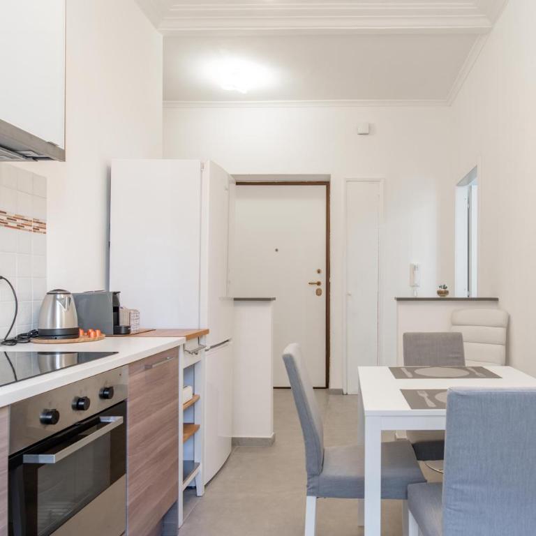 Bright and Central Flat - Metro & Station Nearby - Appartamento con 2 Camere da Letto - 3