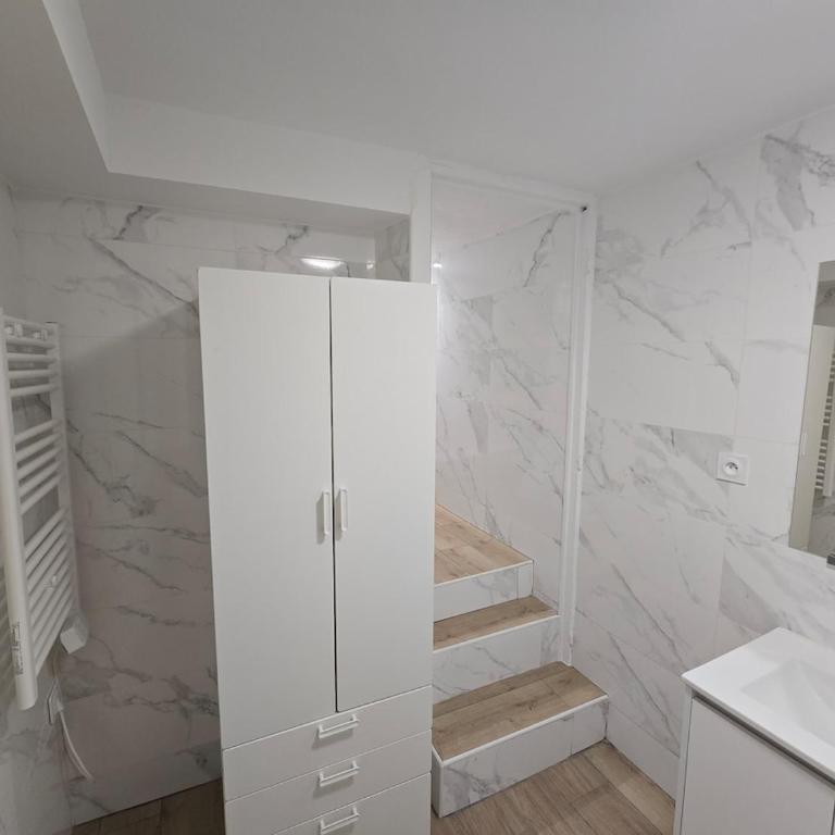 E2 - Elégant appartement neuf intramuros climatisé - One-Bedroom Apartment - 15