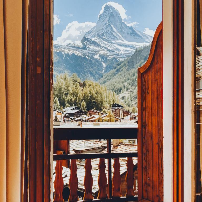 Hotel Capricorn - Doppelzimmer mit Blick auf das Matterhorn - 1