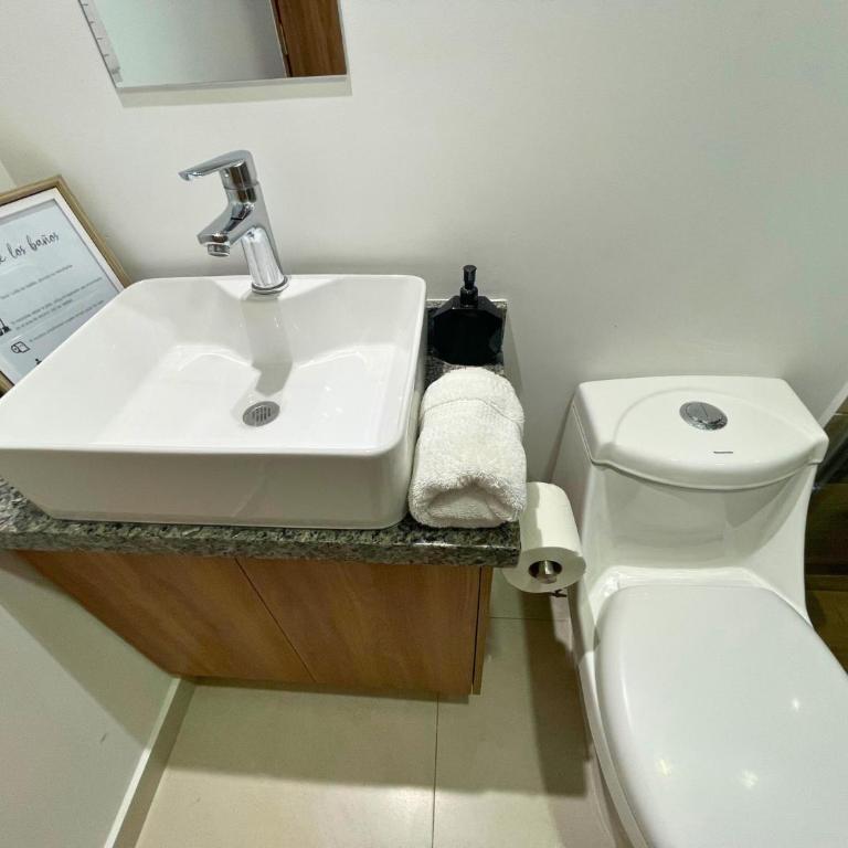 Depa Familiar con cochera 6 min Centro Médico y Catedral - Apartamento de 2 dormitorios - 24