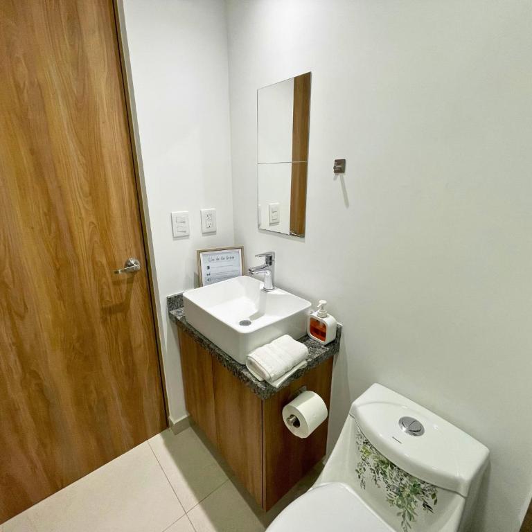 Depa Familiar con cochera 6 min Centro Médico y Catedral - Apartamento de 2 dormitorios - 33