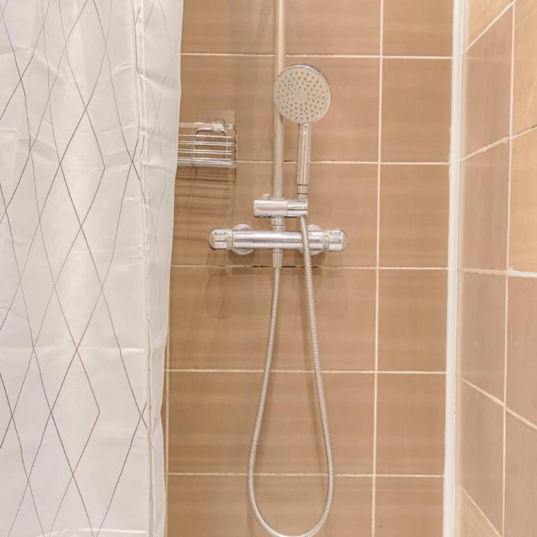 Joli studio fonctionnel, 2 personnes, Charpennes - One-Bedroom Apartment - 15