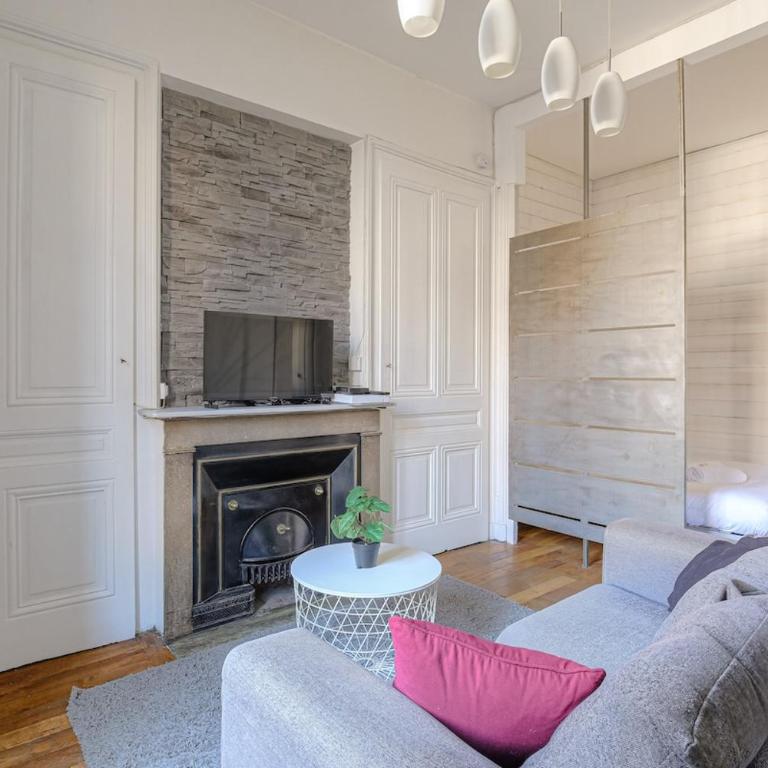 Joli studio fonctionnel, 2 personnes, Charpennes - One-Bedroom Apartment - 3