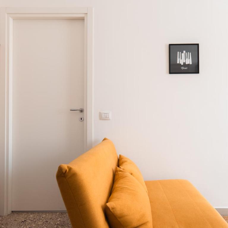'MUSIC HOME' 15minCentral Station - LinateAirport - Metro - Appartamento con 2 Camere da Letto - 15