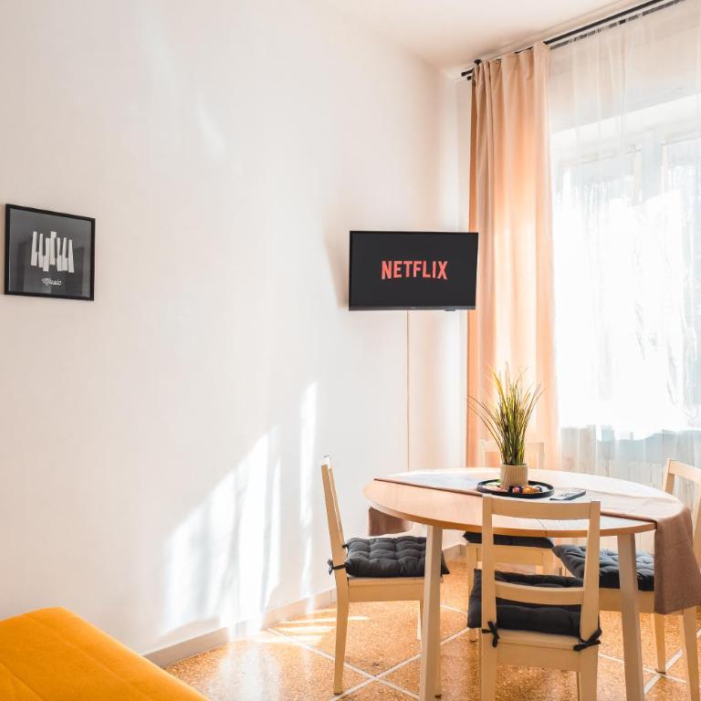 'MUSIC HOME' 15minCentral Station - LinateAirport - Metro - Appartamento con 2 Camere da Letto - 2