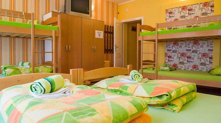 Smestaj Centar Novi Sad,Motorcycle Friendly - Porodična Soba sa Sopstvenim Kupatilom - 2