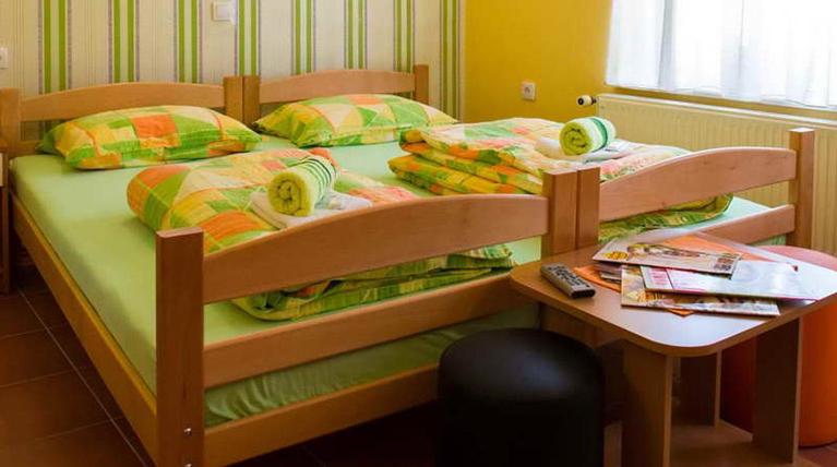 Smestaj Centar Novi Sad,Motorcycle Friendly - Porodična Soba sa Sopstvenim Kupatilom - 3