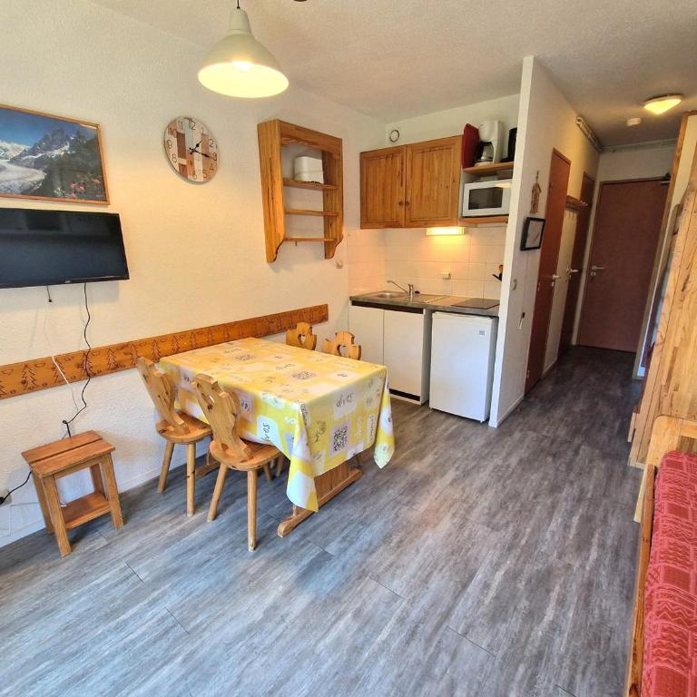 Studio 4 pers. avec balcon, 20m², au cœur de Valfréjus - FR-1-265-245 - Studio - 14
