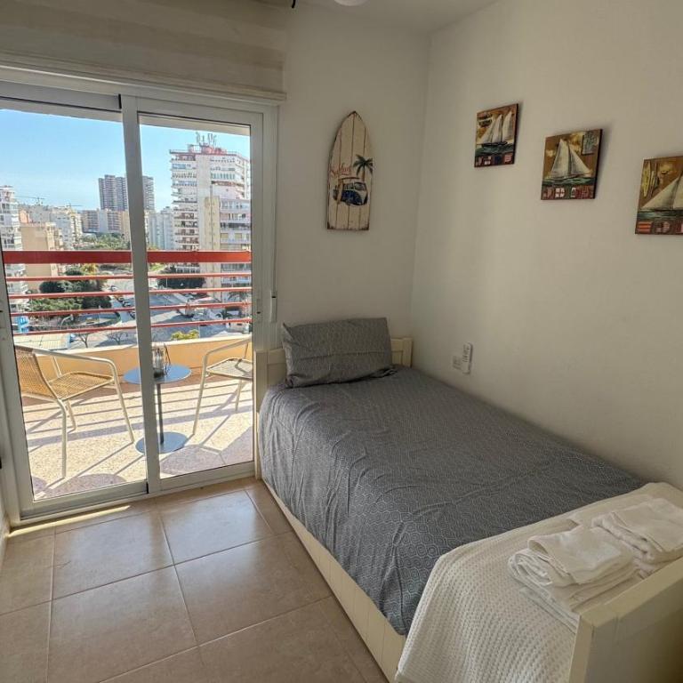Apartamento con terraza, piscina y vistas en Cabo by Turihome - Three-Bedroom Apartment - 13