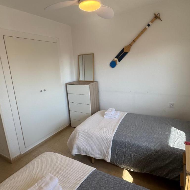 Apartamento con terraza, piscina y vistas en Cabo by Turihome - Three-Bedroom Apartment - 18