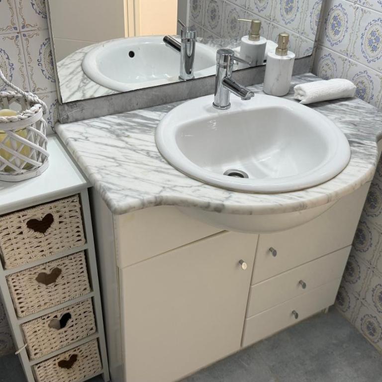 Apartamento con terraza, piscina y vistas en Cabo by Turihome - Three-Bedroom Apartment - 28