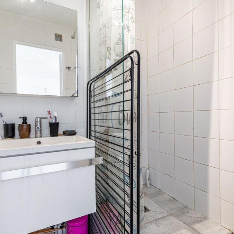 GuestReady - Charming Canal St-Martin Retreat - Appartement - 7