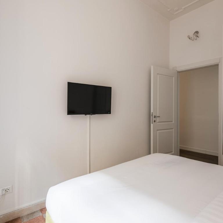 iFlat Mid-Century Modern Vatican Apartment - Two-Bedroom Apartment - 10