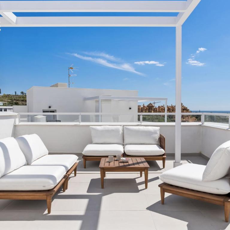 VIVI Homes - Feliz - Roof terrace - pool - gym - Two-Bedroom Apartment with Mountain View - 9