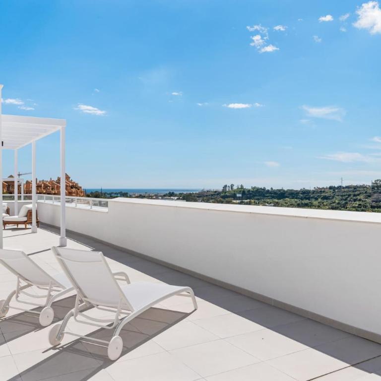 VIVI Homes - Feliz - Roof terrace - pool - gym - Two-Bedroom Apartment with Mountain View - 11