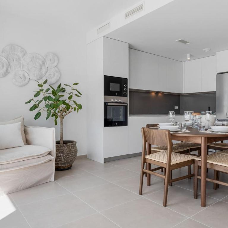 VIVI Homes - Feliz - Roof terrace - pool - gym - Two-Bedroom Apartment with Mountain View - 18