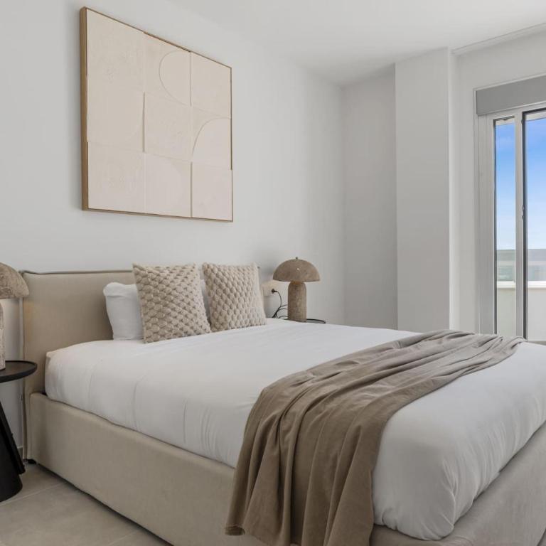VIVI Homes - Feliz - Roof terrace - pool - gym - Two-Bedroom Apartment with Mountain View - 20