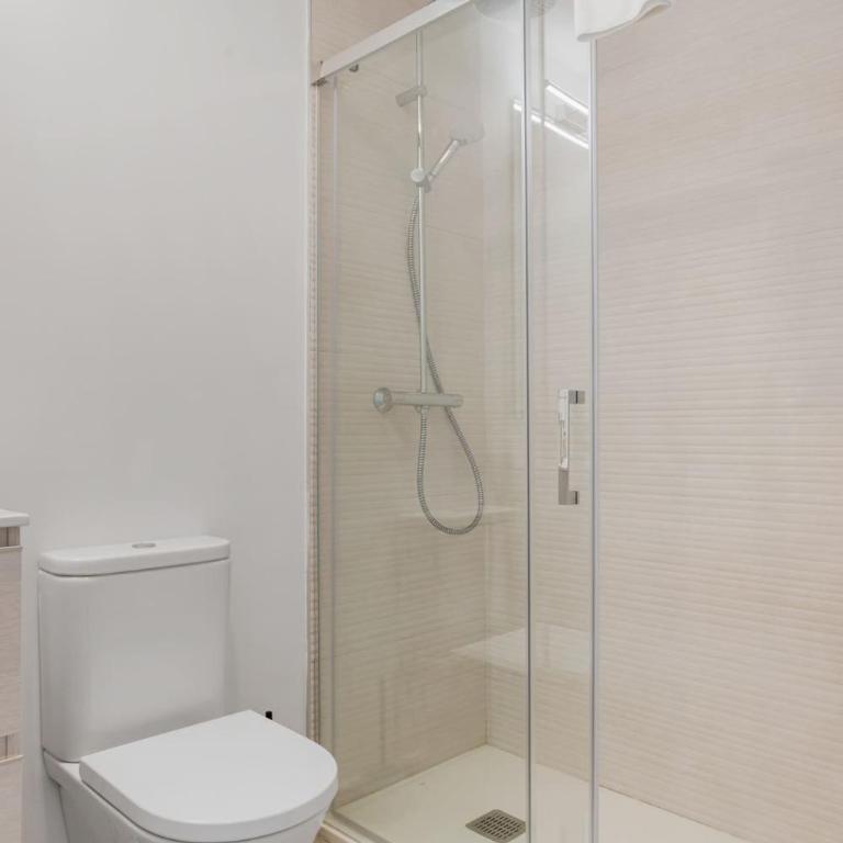 VIVI Homes - Feliz - Roof terrace - pool - gym - Two-Bedroom Apartment with Mountain View - 27