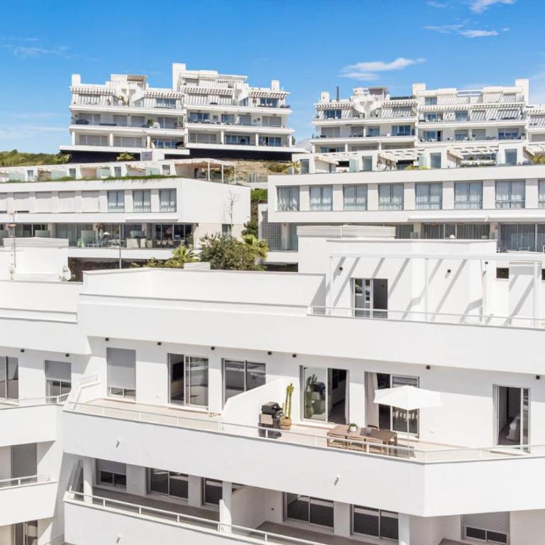 VIVI Homes - Feliz - Roof terrace - pool - gym - Two-Bedroom Apartment with Mountain View - 30
