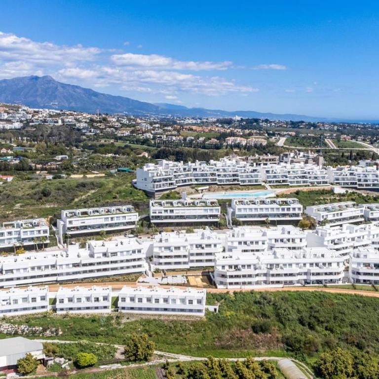 VIVI Homes - Feliz - Roof terrace - pool - gym - Two-Bedroom Apartment with Mountain View - 36