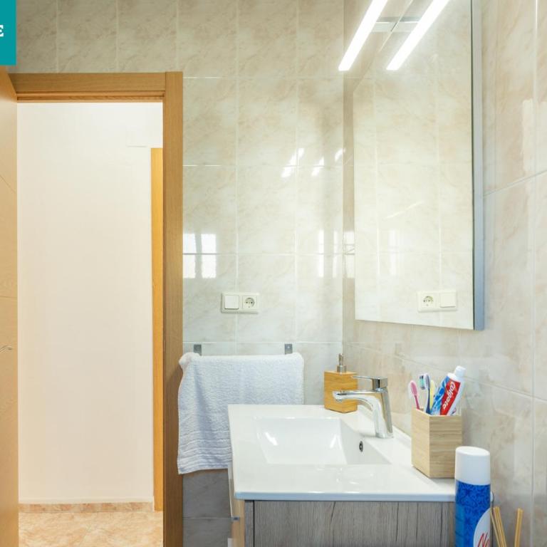 180Home GLAMUROSO APARTAMENTO EN TRIANA - Three-Bedroom Apartment - 15