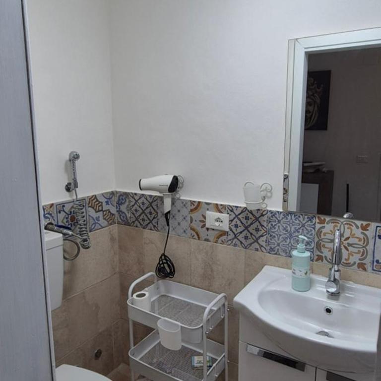 NONNA ADRIANA - Appartamento con 2 Camere da Letto e Terrazza - 11