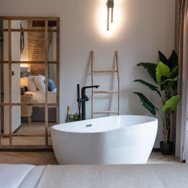 Las Amiras Homes Collection Adults Recommend - Deluxe Double Room with Bath - 9