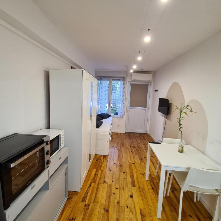 Studio cosy avec clim et jardin - Appartement 1 Chambre - 13