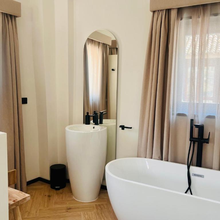 Las Amiras Homes Collection Adults Recommend - Deluxe Double Room with Balcony - 6